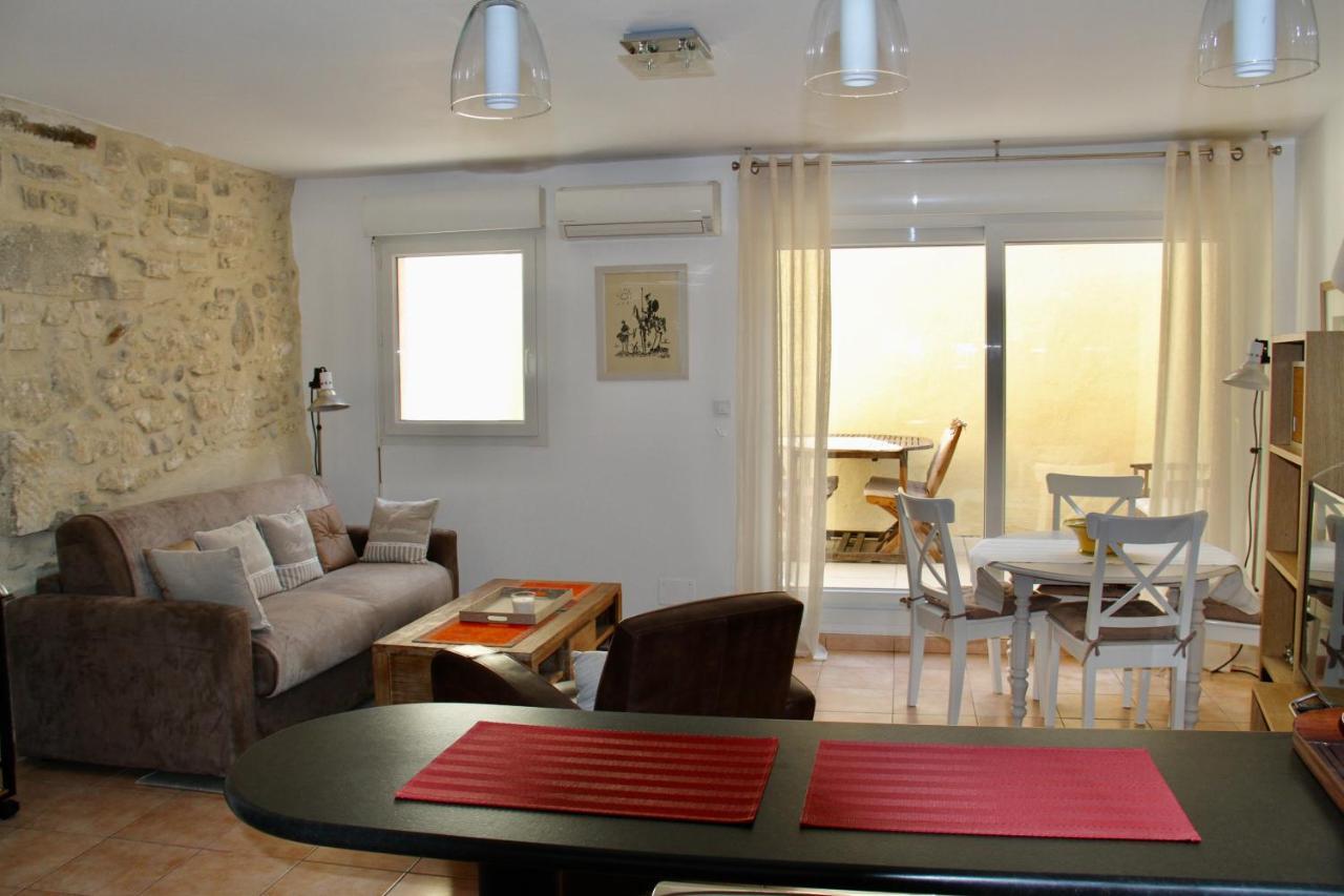 Agreable Maison De Ville Eyragues Εξωτερικό φωτογραφία