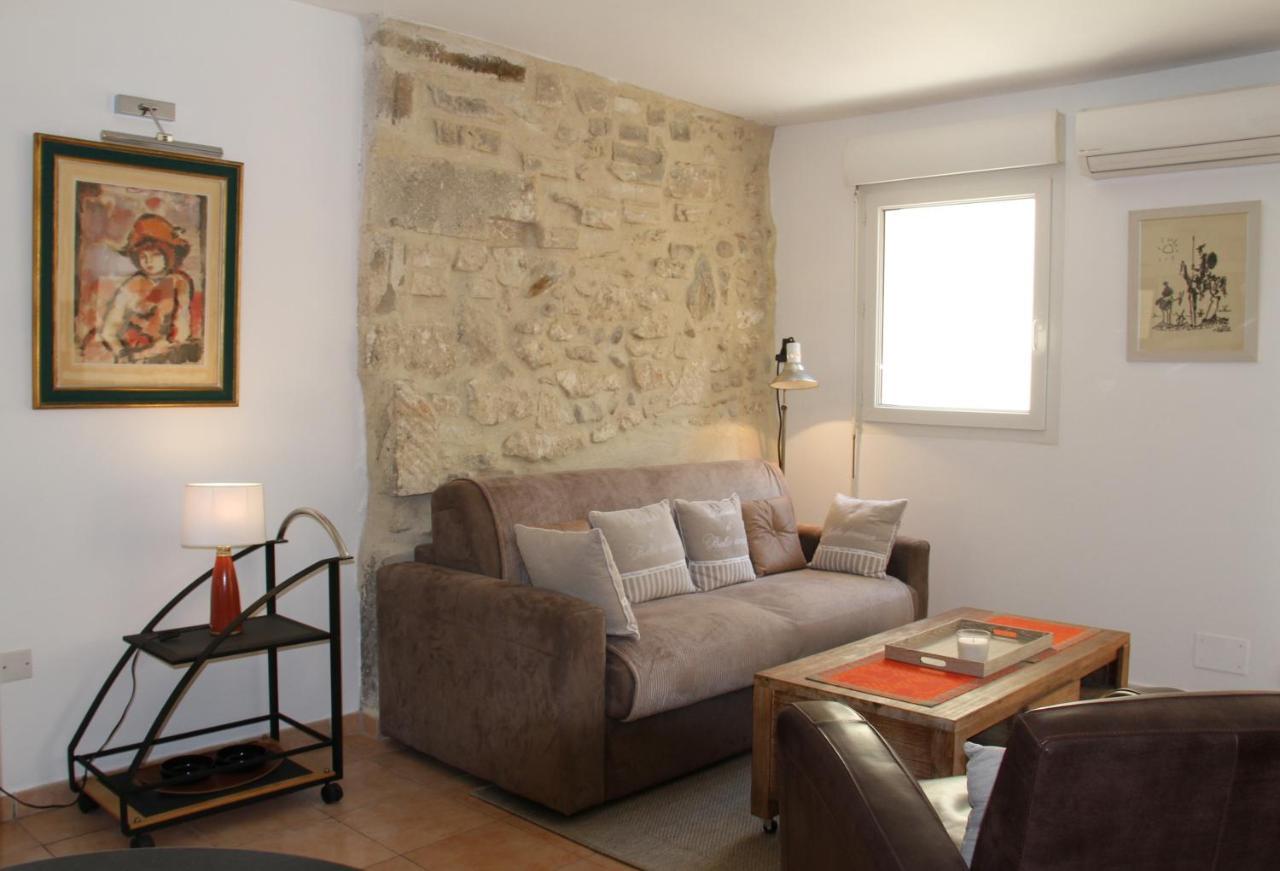 Agreable Maison De Ville Eyragues Εξωτερικό φωτογραφία