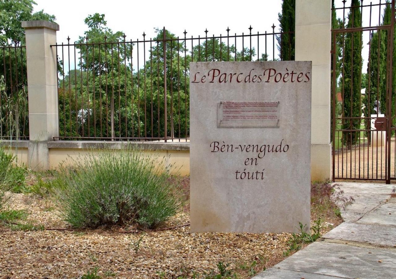 Agreable Maison De Ville Eyragues Εξωτερικό φωτογραφία