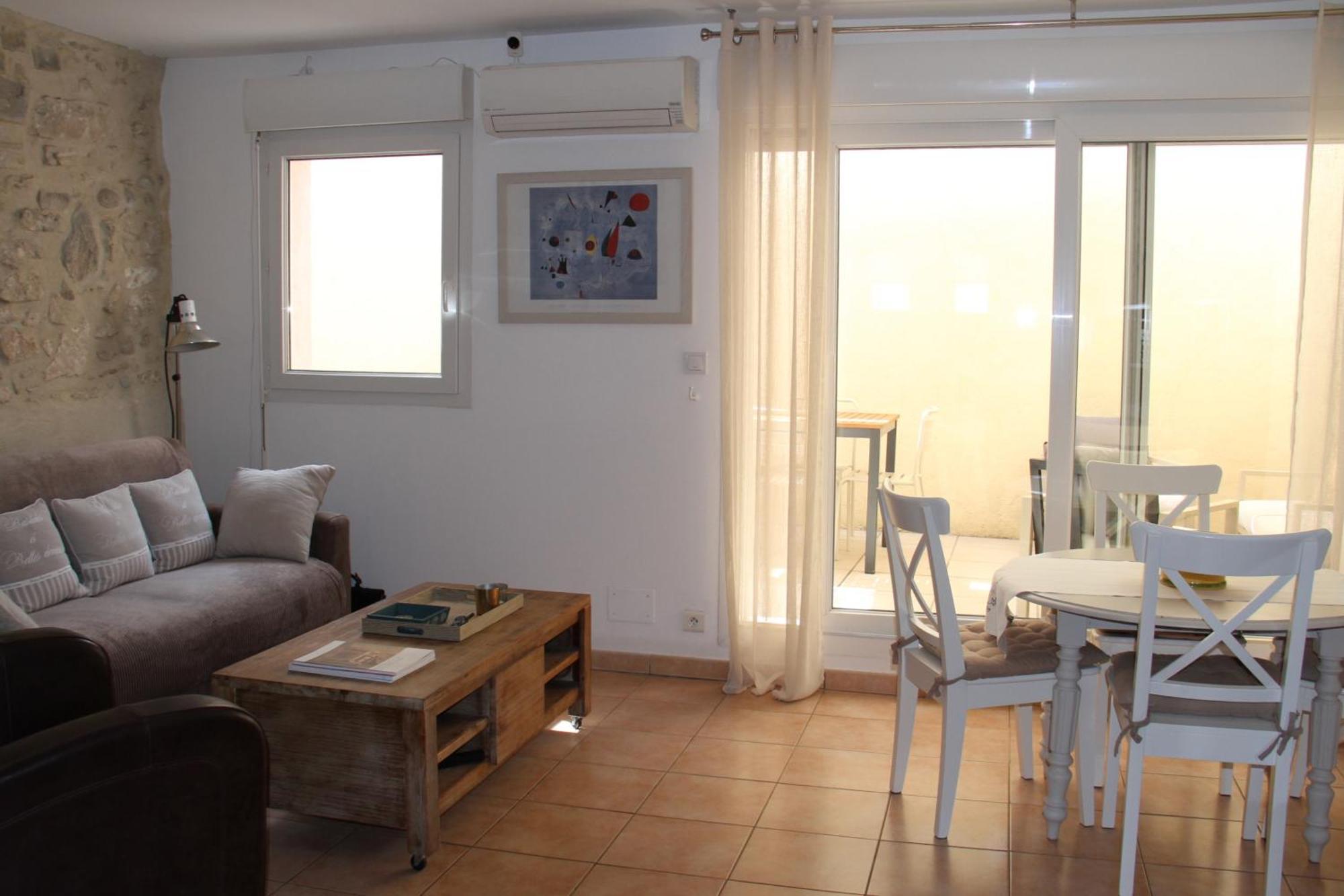 Agreable Maison De Ville Eyragues Εξωτερικό φωτογραφία